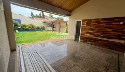 Casa residencial para locação bairro Jardim Karaiba com 3 quartos