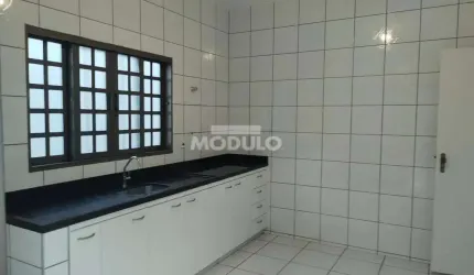 Casa residencial para locação no JARDIM KARAIBA