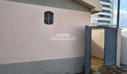 Casa residencial para locação, bairro Santa Mônica com 2 quartos