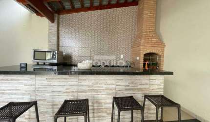 CASA RESIDENCIAL à venda, 3 quartos, 1 suíte, 2 vagas, Jardim Europa - Uberlândia/MG