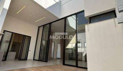 Casa térrea nova no Condomínio Jardim Versailles