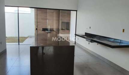 Casa nova com alto padrão de acabamento no Cidade Jardim