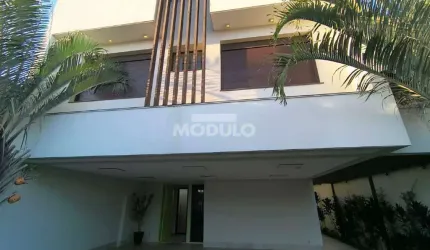 Casa mobiliada para locação no bairro Nossa Senhora Aparecida com 3 suítes