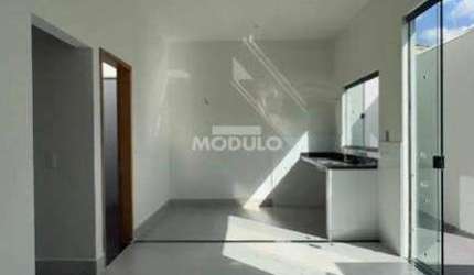 Casa Bairro Nossa Senhora das Graças - 2 quartos, 2 banheiros e 1 garagem