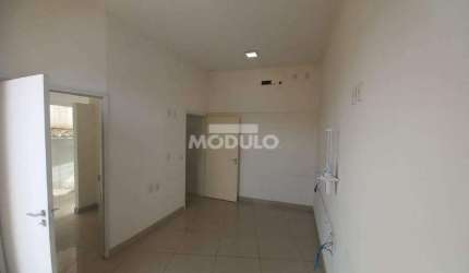 Casa comercial para locação, bairro Segismundo Pereira