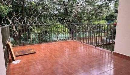 Casa comercial para locação, bairro Saraiva