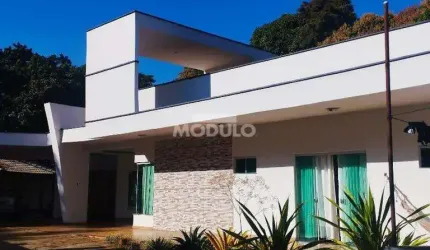 Casa residencial para locação, bairro Mansões Aeroporto com 3 quartos