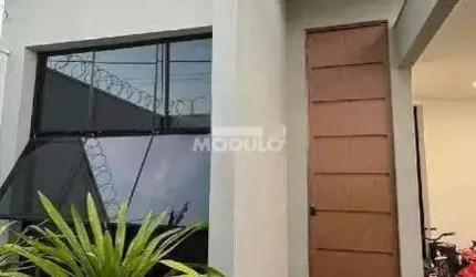 Casa residencial para locação, bairro Novo Mundo com 4 quartos