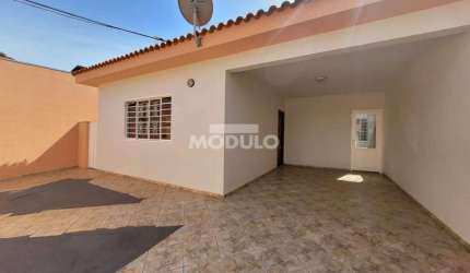 Casa residencial para locação, bairro Cidade Jardim com 3 quartos