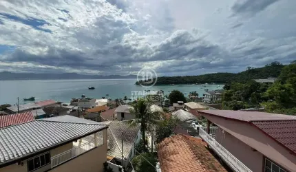 Casa com vista para o caixa daÇo, Araçá, Porto Belo - SC