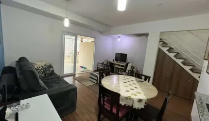 Casa sobrado pronta toda com armários planejados no condomínio Verdana no Medeiros com 3dorms sendo 1 suíte, amplo quintal e 2 vagas.