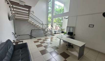 Três salas comerciais com 300 m² no Edifício Village Coworking em Pindamonhangaba/SP.