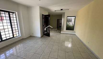Casa para venda e locação com 3 dormitórios no bairro Lessa em Pindamonhangaba/SP