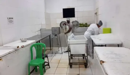 Galpão para Venda em Lauro de Freitas, Capelão, 2 suítes, 2 banheiros, 6 vagas