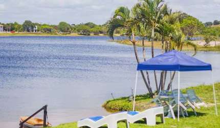 Casa em condomínio fechado na beira do lago na linha verde - Suipe/BA