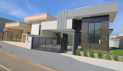 Casa Nova à Venda em Jaraguá do Sul – SC | 1 Suíte + 2 Demi-Suítes | Piscina | Loteamento de Alto Padrão