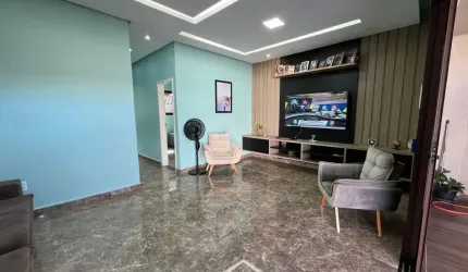 Casa totalmente reformada, com acabamento moderno e de alto padrão. Ideal para quem busca conforto, praticidade e estilo.