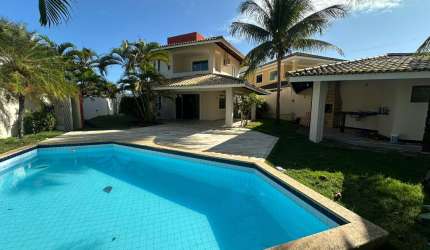 Casa em Cond Fechado com 4 suites e piscina em Lauro de Freitas no Jardim Atlantico Residencial