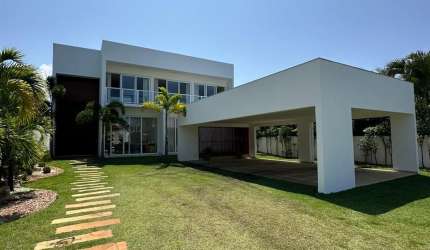Excelente Casa a Venda em Interlagos com 5 suítes reformada e moderna