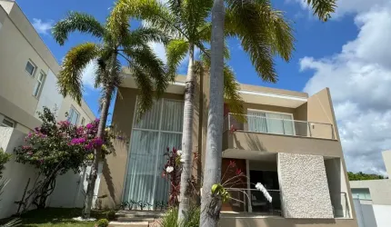 Casa a venda em Alphaville Litoral Norte 1 com 3 suítes mobiliada e reformada