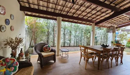 Casa  a venda em Patamares 3 suites em condomínio fechado