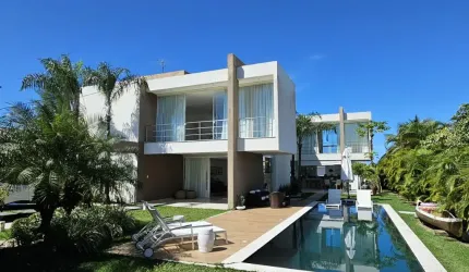 Casa a venda em Busca Vida com 4 suites e piscina em Busca Ville