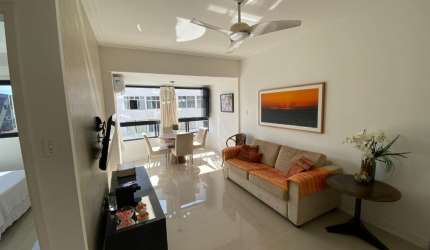 Apartamento a venda na Barra quarto e sala mobiliado
