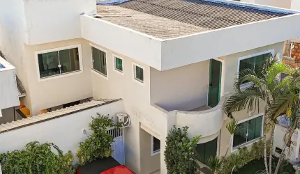 Casa a venda em buraquinho no foz joanes com 4 quartos