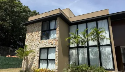 Casa a venda no encontro das aguas em lauro de freitas com 5 suites reformada
