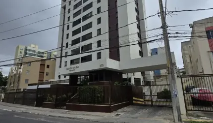 Apartamento a venda no costa azul com 3 quartos com dependência e 2 vagas soltas