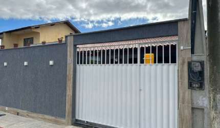 Oportunidade imperdível! Casa à venda em Piúma-ES, bairro Itaputanga: 2 quartos, 1 suíte, 1 sala, 1 vaga, 83m².
