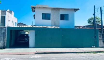 Imperdível oportunidade de adquirir casa ampla e moderna em Serramar, Serra-ES: 3 quartos, 1 suíte, 3 salas, 3 banheiros, 4 vagas de garagem, 190m² de área.