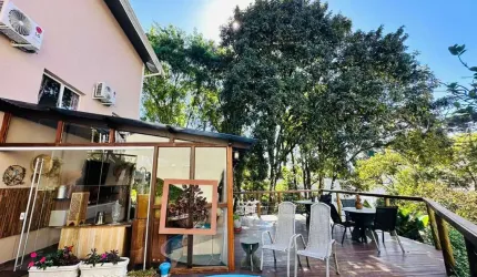 CASA COM 03 SUITES PRA LOCAÇÃO