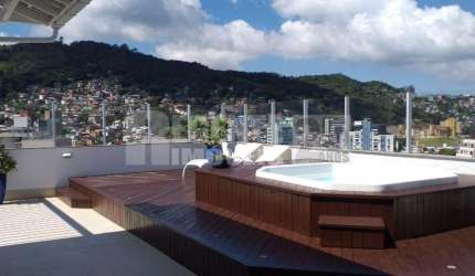 Cobertura à venda no bairro Centro em Florianópolis