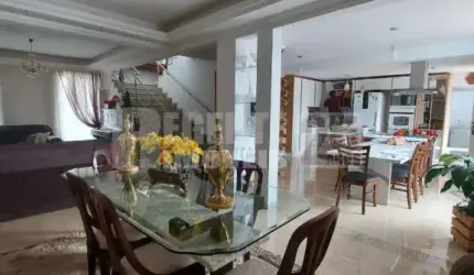 Casa com 4 quartos à venda no bairro Agronômica em Florianópolis