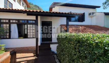 Linda casa à venda no bairro Trindade em Florianópolis