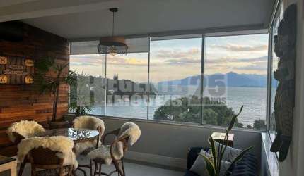 Cobertura duplex à venda no bairro Bom Abrigo em Florianópolis