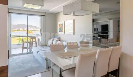Cobertura com 3 dormitórios sendo 1 suíte e 3 vagas de garagem com linda vista no bairro João Paulo em Florianópolis.