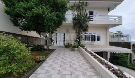 Casa à venda com 4 quartos no bairro Coqueiros em Florianópolis