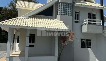 Excelente casa à venda no bairro Pedra Branca em Palhoça