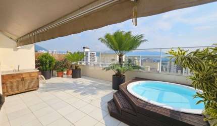 Cobertura com 3 suítes e piscina no Bairro Itacorubi Florianópolis