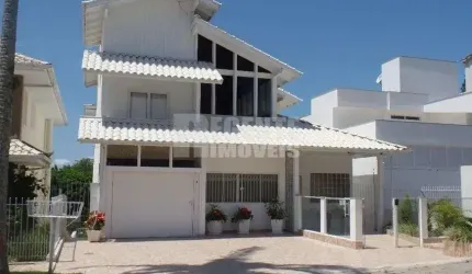 Excelente casa 03 dormitórios em São José
