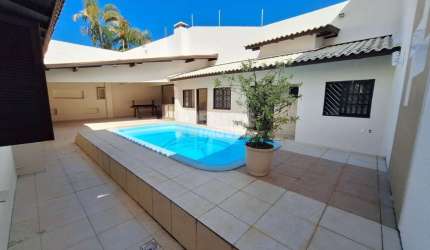 Casa com 3 dormitórios sendo 1 suíte no Córrego Grande Florianópolis SC