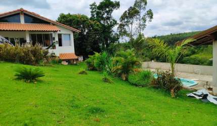 Chácara à venda em Itapetininga-SP: 2 quartos, 2 salas, 2 banheiros, 2 vagas de garagem, 90m² na Área Rural.