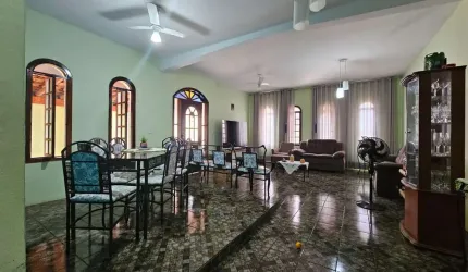 Casa à venda em Hortolândia-SP: 3 quartos, 1 suíte, 2 salas, 2 banheiros, 2 vagas na garagem. Confira!