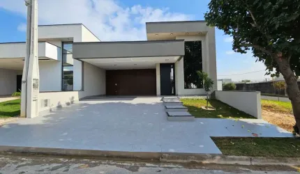 Imperdível casa em condomínio à venda em Hortolândia-SP, Parque Olívio Franceschini: 3 quartos, 1 suíte, 2 salas, 2 banheiros, 4 vagas de garagem, 166m².
