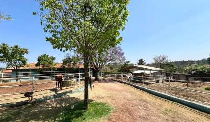 Imperdível! Chácara em condomínio à venda em Limeira-SP, Bairro dos Pires. 3 quartos, 1 suíte, 3 salas, 3 banheiros, 5 vagas, 800m².