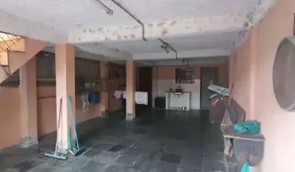 Imóvel de alto padrão na Vila Martinez: casa à venda em Jacareí-SP com 3 quartos, 2 salas, 1 banheiro e 2 vagas de garagem