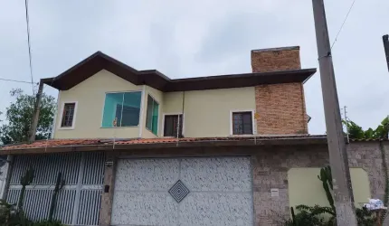 Imperdível: Casa à venda em Jacareí-SP, no Centro, com 3 quartos, 1 suíte, 3 salas, 3 banheiros, 3 vagas de garagem e 240m² de área!