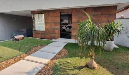 Casa em Condomínio para Locação na Vila Zezé, Jacareí-SP: 3 quartos, 3 suítes, 3 salas, 4 banheiros, 4 vagas de garagem, 375m².